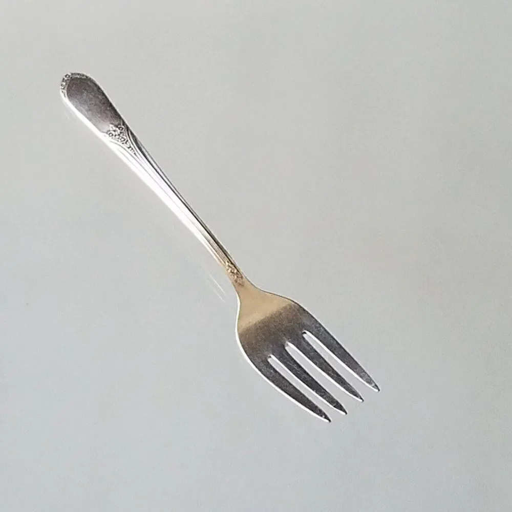Wm Rogers IS Devonshire Aka Mary Lou 1938 Pattern Salad Fork Vintage Silverplate